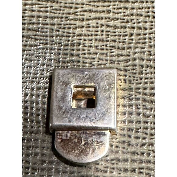 Fendi Women's Olive Green Bag Medium Gold Hardware - Picture 14 of 15